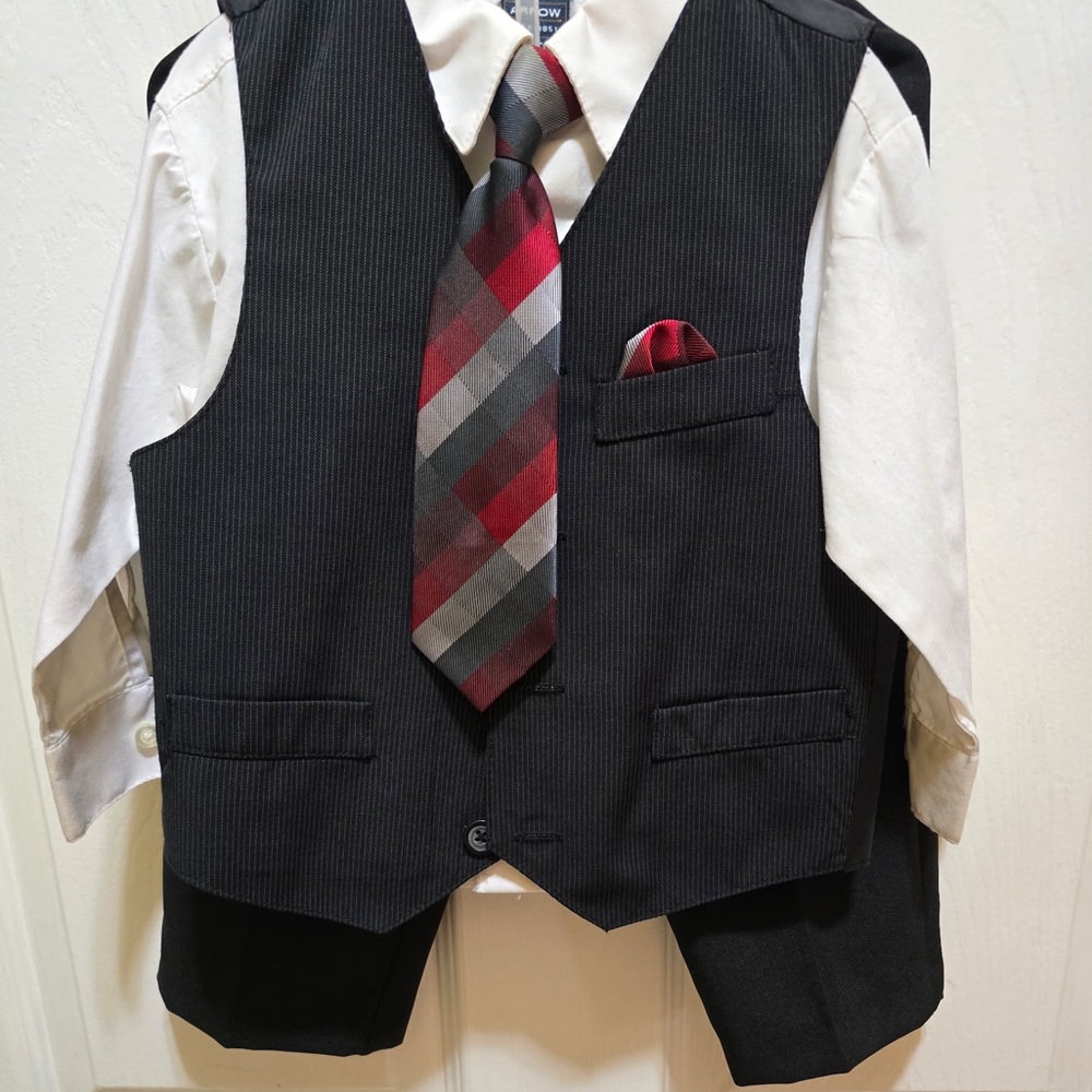 Little Boys 4 Piece Suit and Tie Set